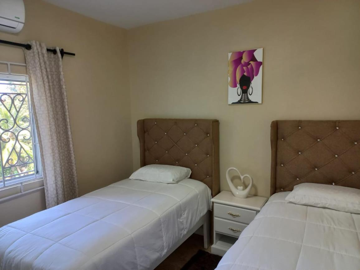 Hotel Red Hassell Manor Port Antonio Exterior foto
